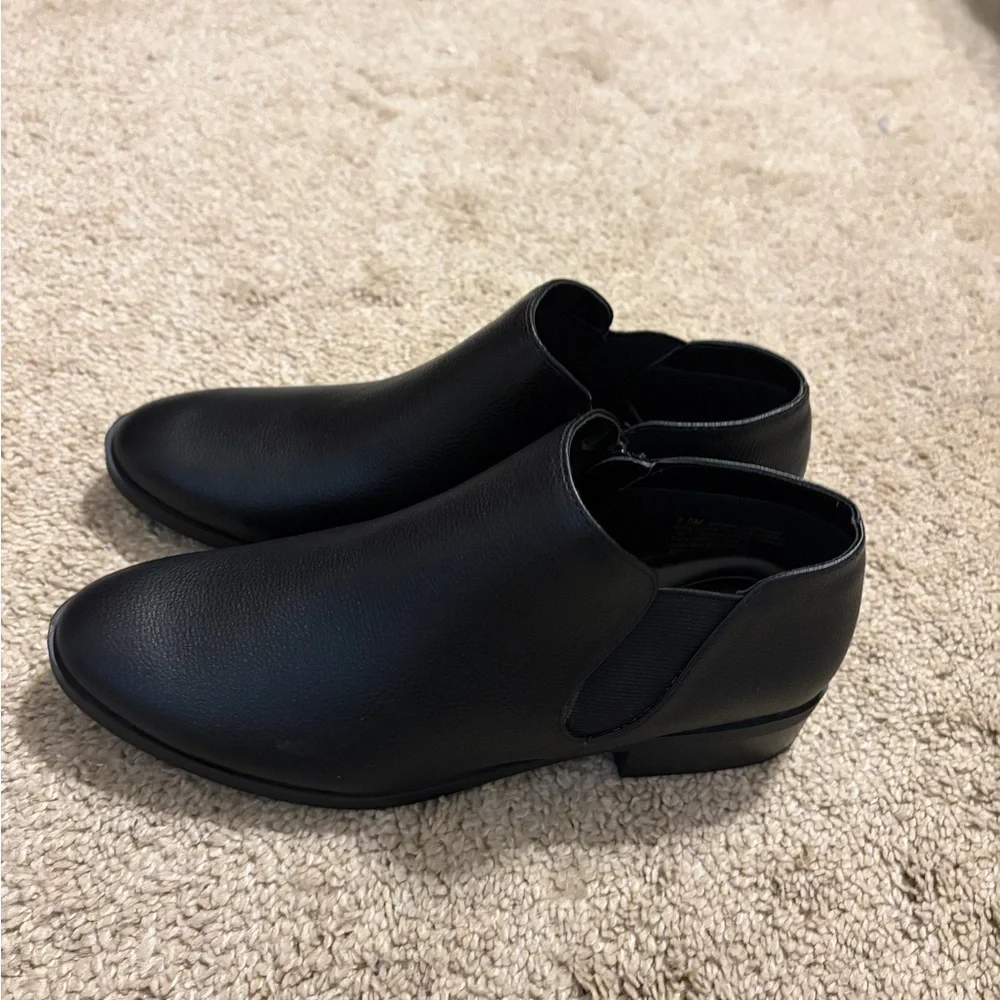 Kensie Women's Short Ankle Boot Black‎ Minimalist Vegan Leather Casual Classy